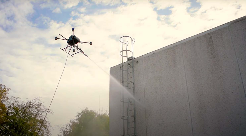 Nettoyage de façade par drone