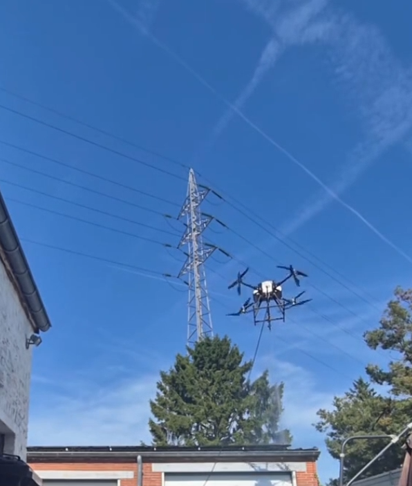 Nettoyage de panneaux solaires par drone à Courcelles Nettoyage de panneaux solaires par drone à Courcelles