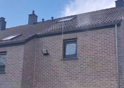 Démoussage de toiture par drone à Ciney : une méthode écologique et respectueuse de votre toiture