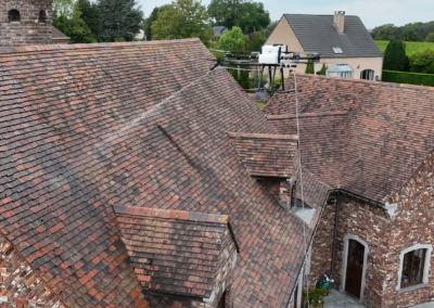 Démoussage de toiture par drone à Aiseau-Presles : une solution écologique et sécurisée
