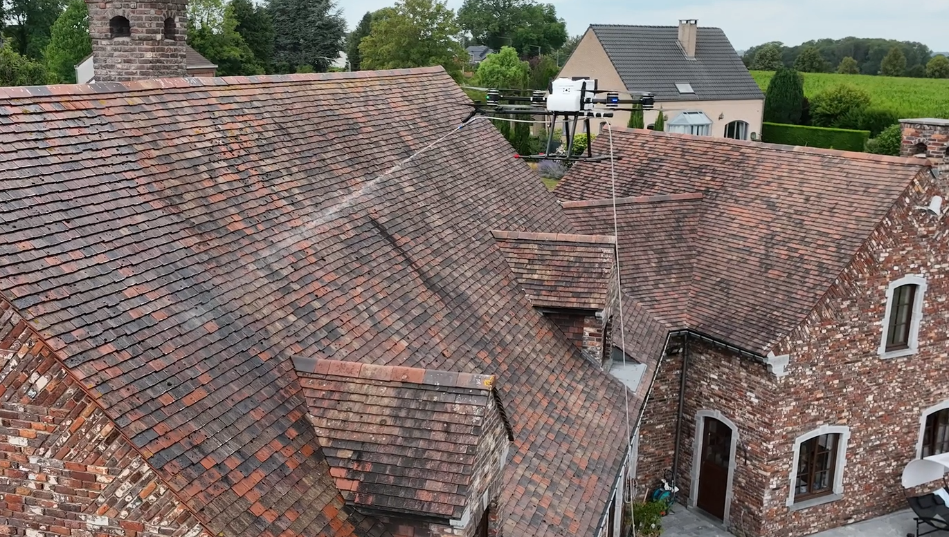 Démoussage toiture par drone aiseau-presles Démoussage toiture par drone aiseau-presles