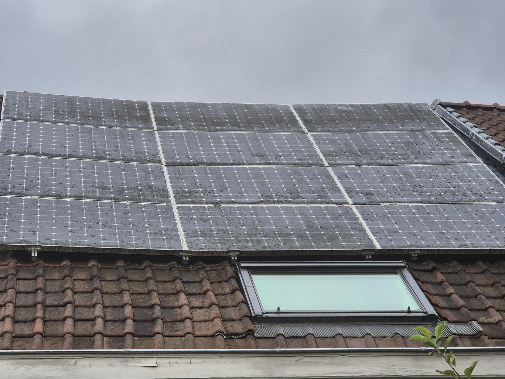 Nettoyage panneaux solaires par drone à La Hulpe Nettoyage panneaux solaires par drone à La Hulpe