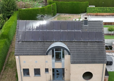 Nettoyage de panneaux solaires par drone dans la région de La Louvière ☀️🚁