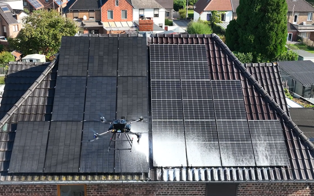 Nettoyage de panneaux solaires par drone à Pont-de-Loup
