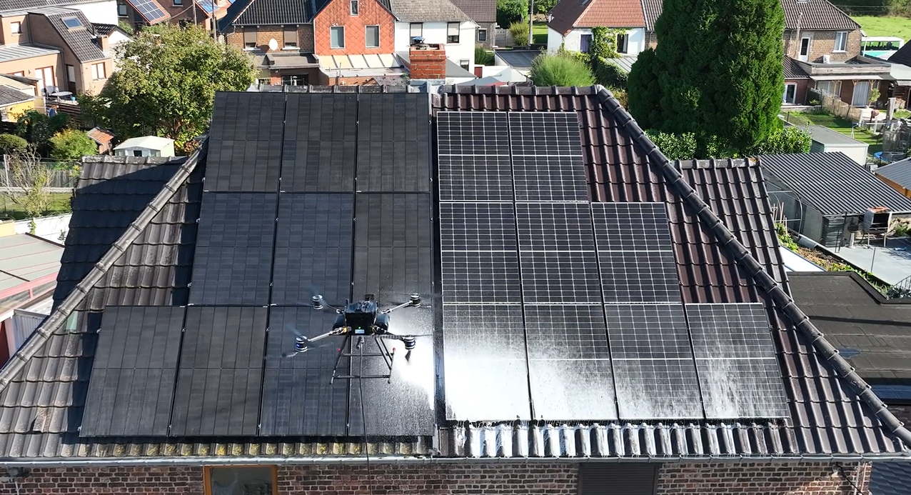 Nettoyage de panneaux solaires par drone à Pont-De-Loup Nettoyage de panneaux solaires par drone à Pont-De-Loup