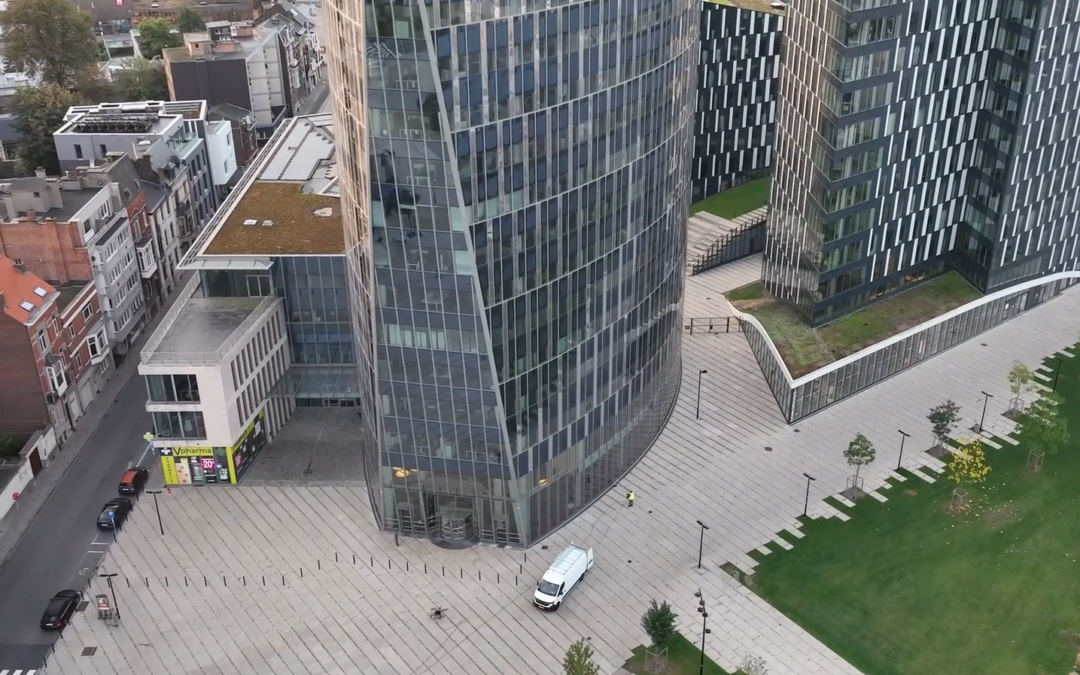 Nettoyage par drone professionnel : Neosys intervient à la Tour des Finances de Liège